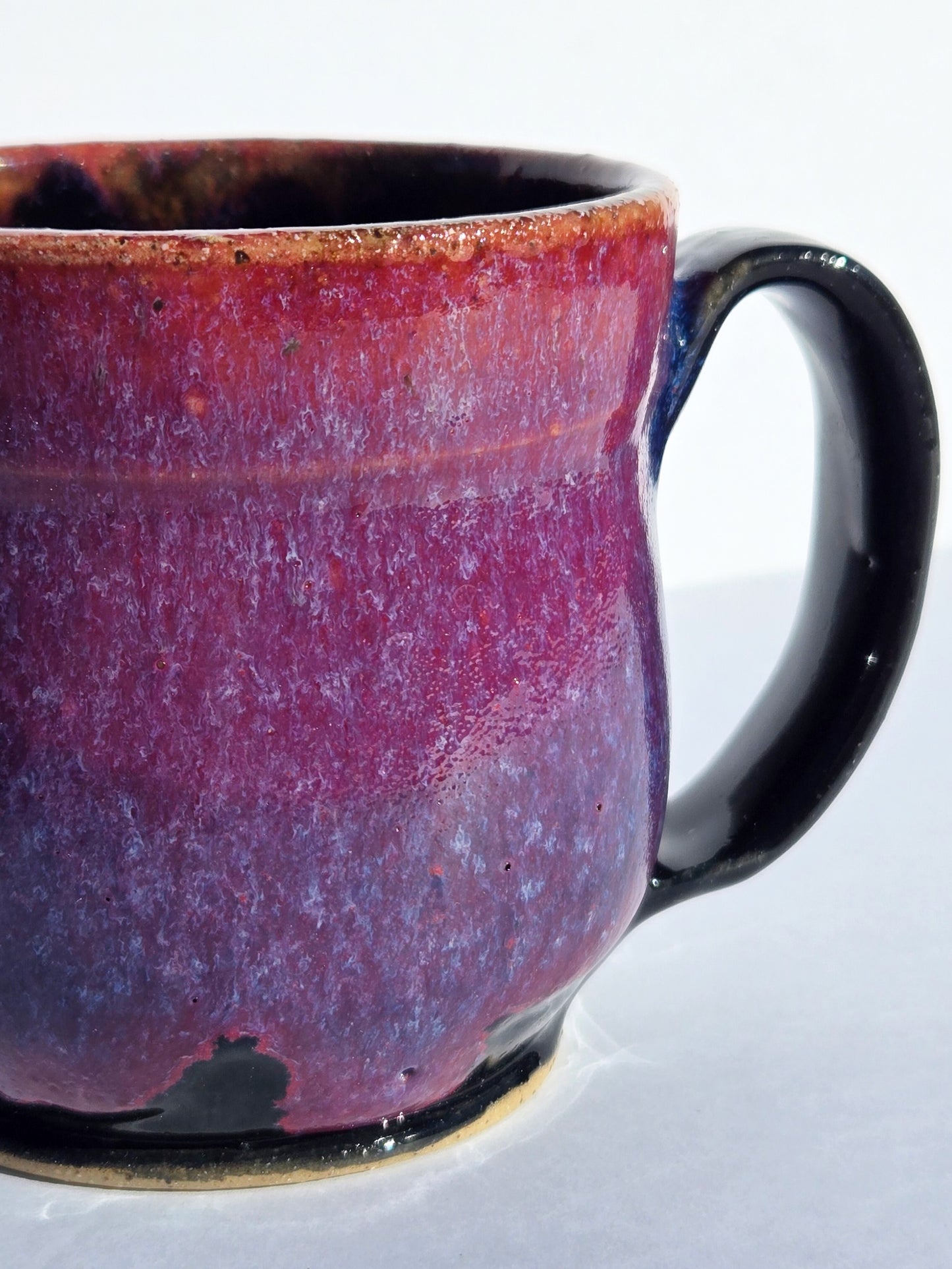 Mug in Raven Red