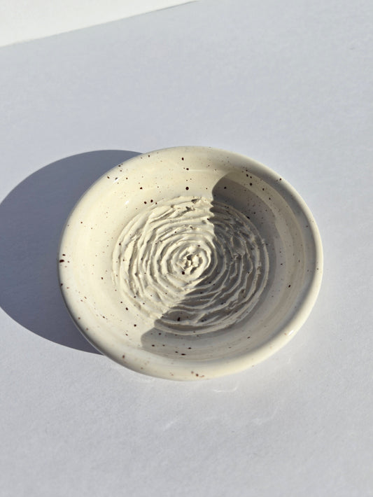 Garlic Grater in Speckled White