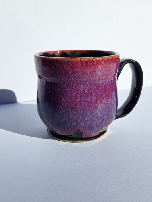 Mug in Raven Red